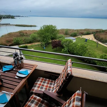 Lägenhet Vitorlas Panorama Wellness Apartman Club 218 *